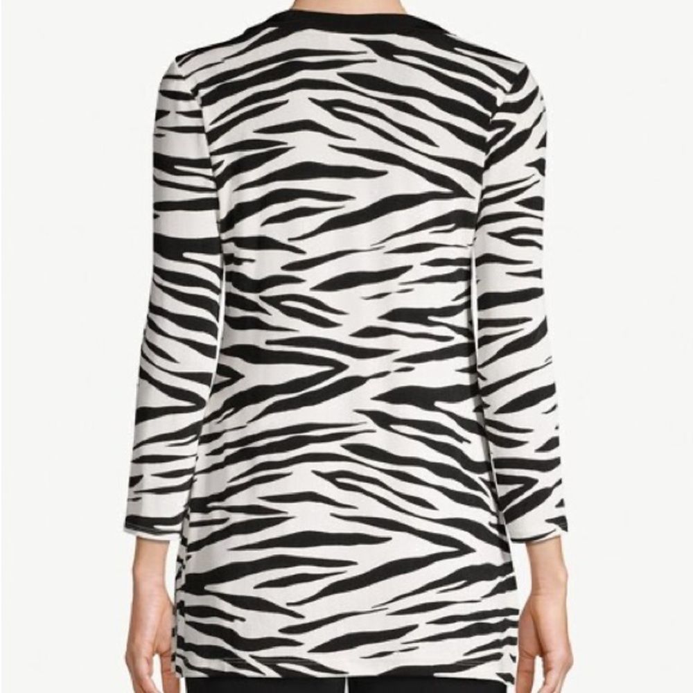 Classic Zebra-Print
Split-Neck Top - Picture 4 of 6